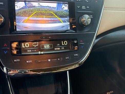 Used 2017 Toyota Avalon Limited image 9