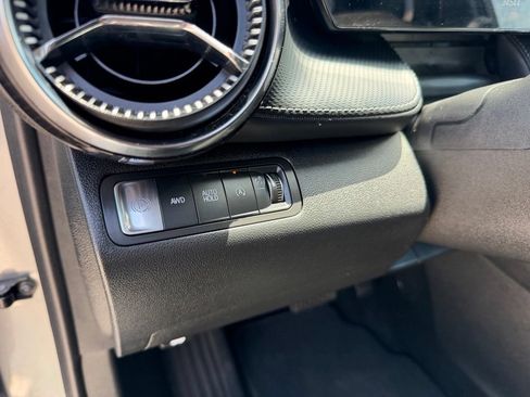 Used 2025 Chevrolet Equinox LT AWD/4WD image 13