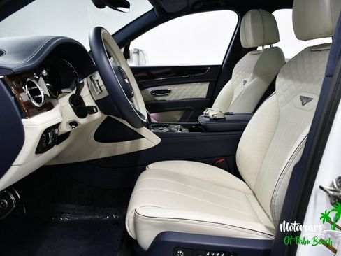 Used 2023 Bentley Bentayga AWD/4WD image 36