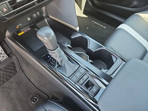 Used 2025 Toyota Camry SE image 29