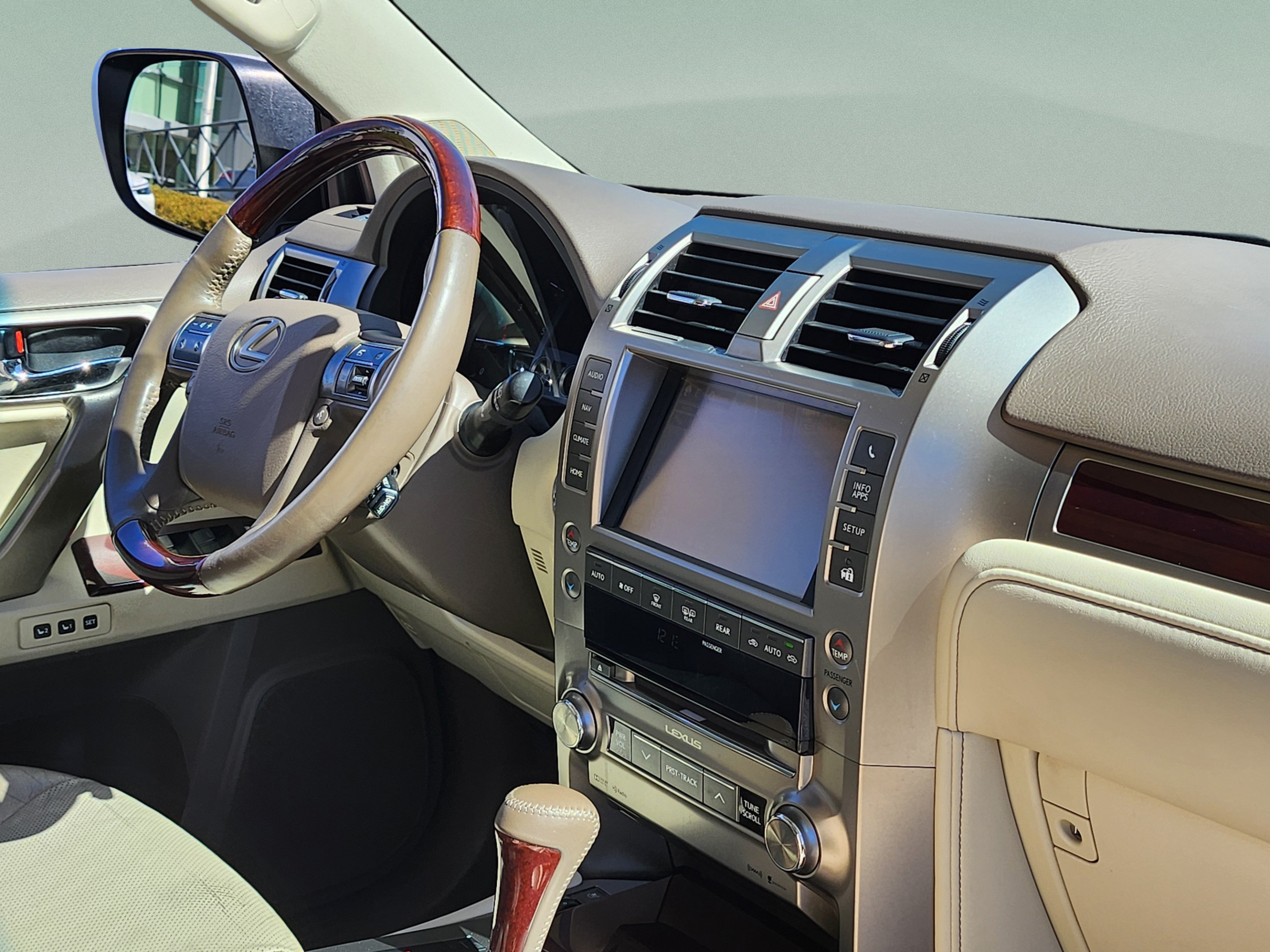 Used 2015 Lexus GX 460 w/ Premium Package AWD/4WD image 29