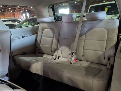 Used 2019 Lincoln Navigator Reserve AWD/4WD image 2