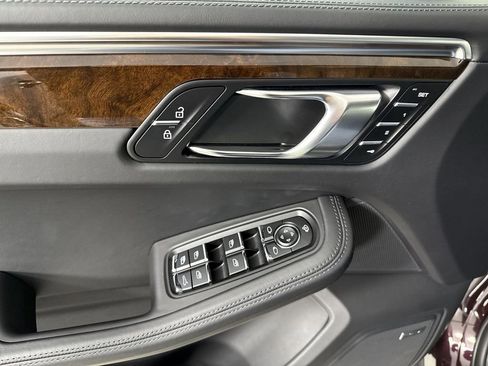 Certified 2024 Porsche Macan S AWD/4WD image 33