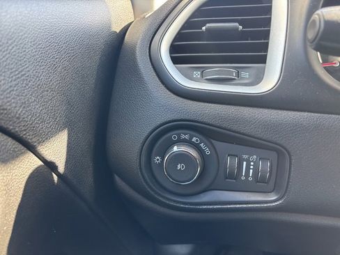 Used 2021 Jeep Renegade Latitude w/ Convenience Group image 25