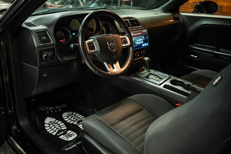 Used 2014 Dodge Challenger SXT RWD image 7