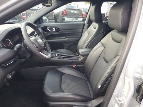 New 2026 Jeep Compass Latitude image 11