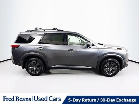 Used 2022 Nissan Pathfinder SV image 9