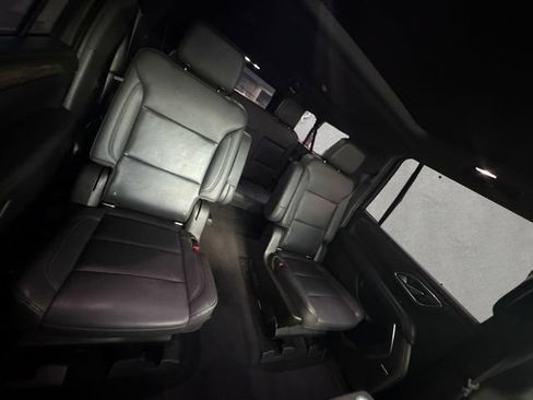 Used 2021 Chevrolet Suburban LT w/ LT Signature Package RWD image 22