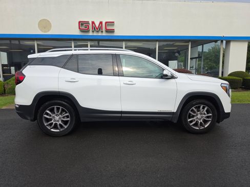 Used 2024 GMC Terrain SLT AWD/4WD image 2