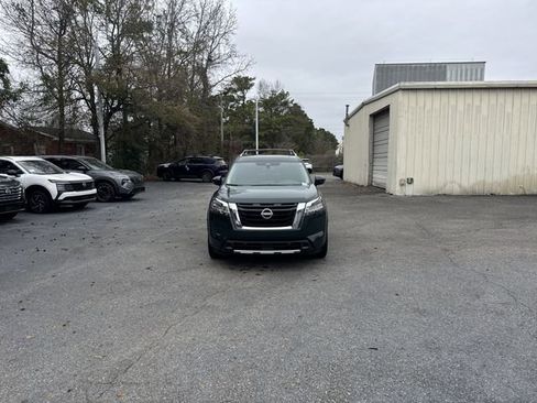 Used 2024 Nissan Pathfinder Platinum image 2