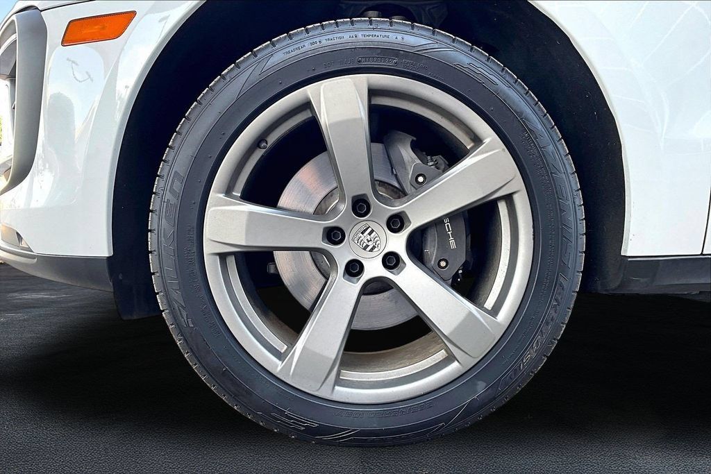 Used 2024 Porsche Macan AWD/4WD image 9