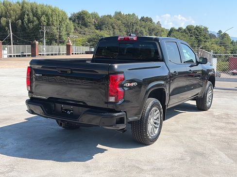 Used 2025 Chevrolet Colorado LT w/ Advanced Trailering Package AWD/4WD image 3