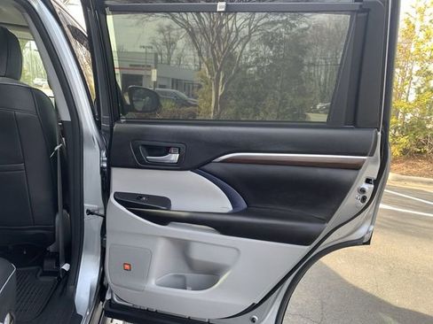 Used 2016 Toyota Highlander Limited image 11