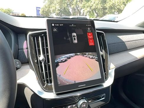 Certified 2025 Volvo XC90 B6 Core w/ Climate Package image 22