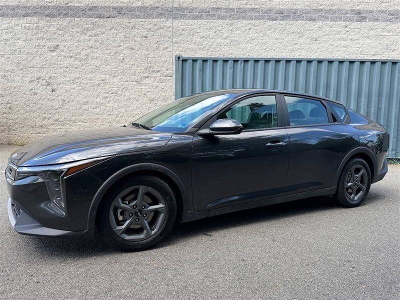 Used 2025 Kia K4 FWD image 2
