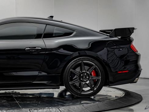Used 2021 Ford Mustang Shelby GT500 w/ Carbon Fiber Track Pack RWD image 11