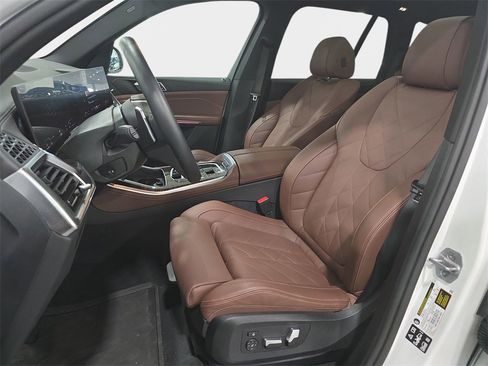 Certified 2025 BMW X5 xDrive40i w/ Parking Assistance Package image 12