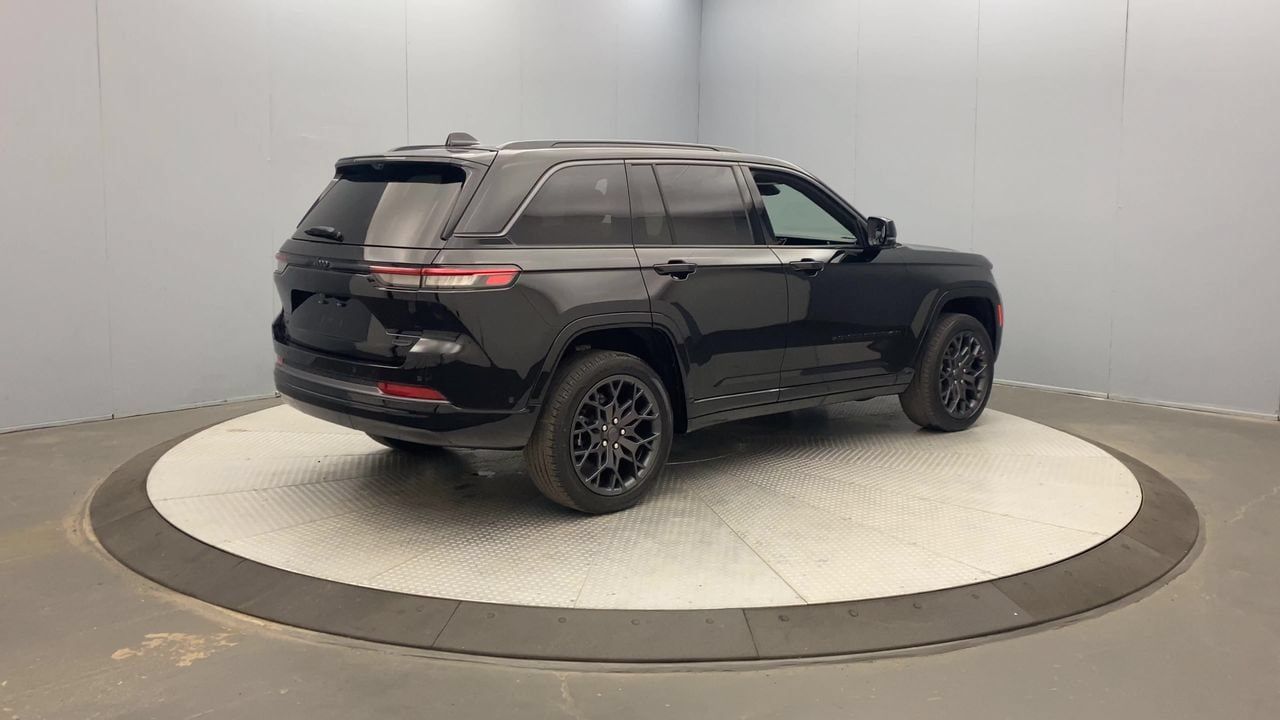 Used 2026 Jeep Grand Cherokee Summit w/ Obsidian Package AWD/4WD image 5