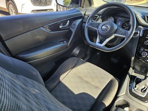 Used 2017 Nissan Rogue Sport SV image 26