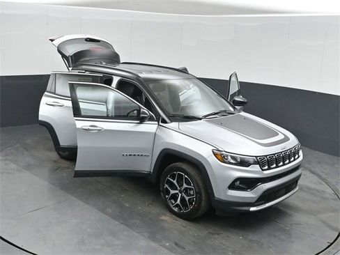 New 2026 Jeep Compass Limited w/ Mopar Graphics Package image 50