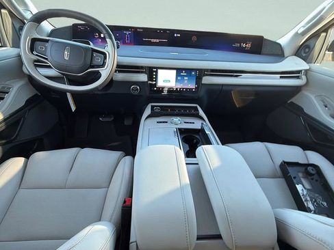 New 2026 Lincoln Navigator Reserve w/ Jet Appearance Package image 13