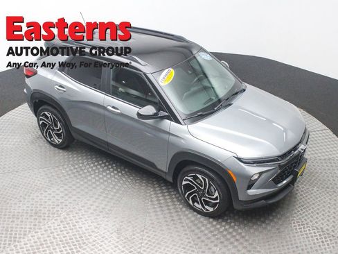 Used 2024 Chevrolet TrailBlazer RS w/ Driver Confidence Package AWD/4WD image 3