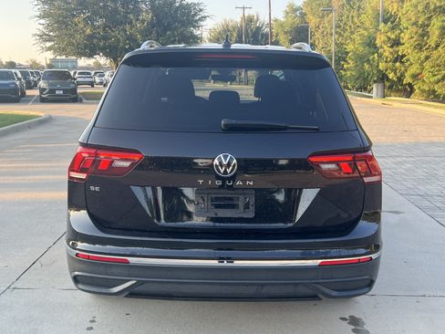 Certified 2022 Volkswagen Tiguan SE FWD image 8