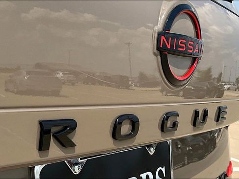 Used 2025 Nissan Rogue SV image 42