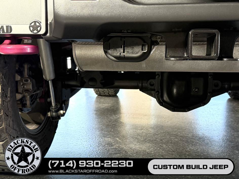 Used 2022 Jeep Wrangler Unlimited Sahara w/ Cold Weather Group AWD/4WD image 17