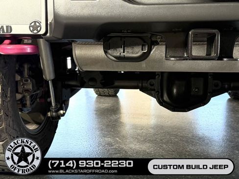 Used 2022 Jeep Wrangler Unlimited Sahara w/ Cold Weather Group AWD/4WD image 17