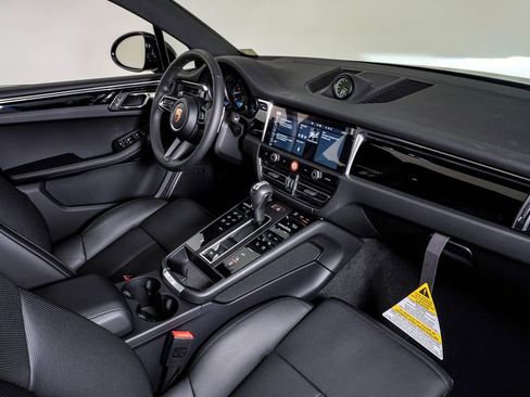 New 2026 Porsche Macan image 14