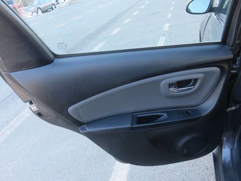 Used 2015 Toyota Yaris SE image 27