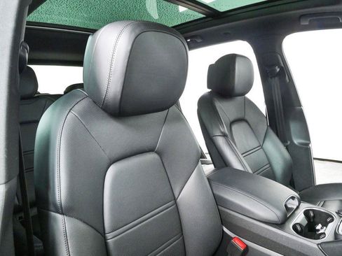Certified 2022 Porsche Cayenne Coupe AWD/4WD image 23