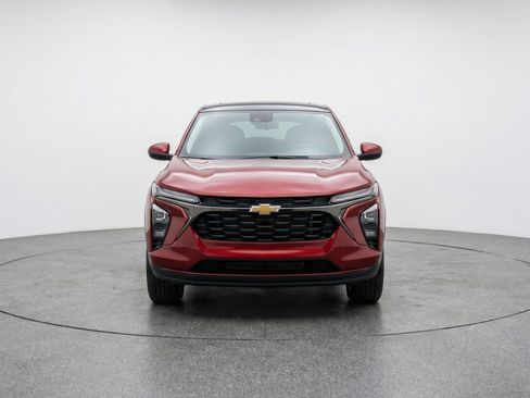 Used 2025 Chevrolet TrailBlazer LT FWD image 2