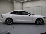 Used 2020 Volvo S60 T5 Momentum image 2