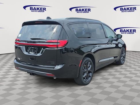 New 2027 Chrysler Pacifica Limited AWD/4WD image 3