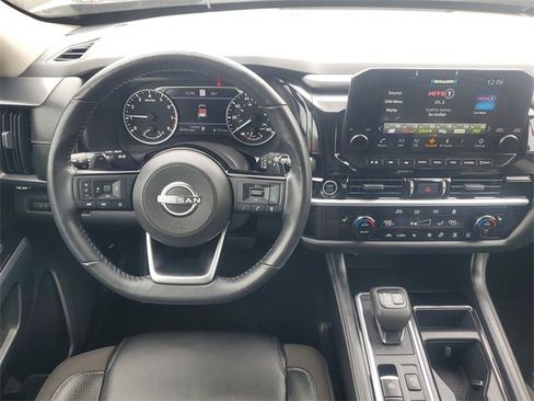 Used 2022 Nissan Pathfinder SL image 17