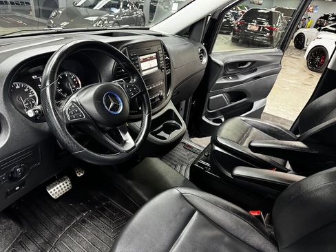 Used 2018 Mercedes-Benz Metris Passenger image 32