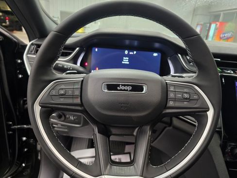 New 2025 Jeep Grand Cherokee Laredo w/ Luxury Tech Group I RWD image 16