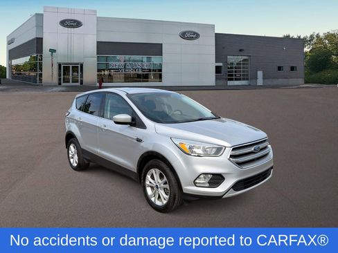 Used 2017 Ford Escape SE AWD/4WD image 2