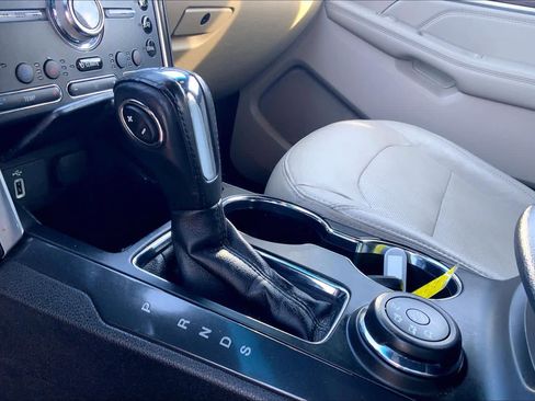 Used 2019 Ford Explorer Limited w/ Class III Trailer Tow Package image 16