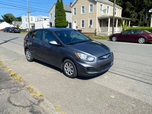 Used 2013 Hyundai Accent GS image 3