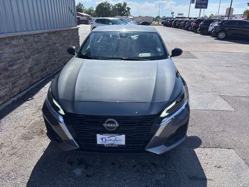 Used 2025 Nissan Altima 2.5 SV FWD image 3