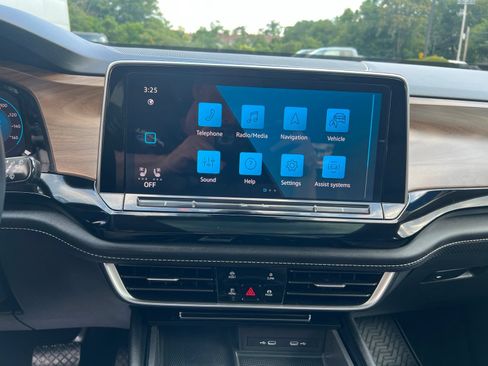 Used 2024 Volkswagen Atlas SE w/ Panoramic Sunroof Package AWD/4WD image 30