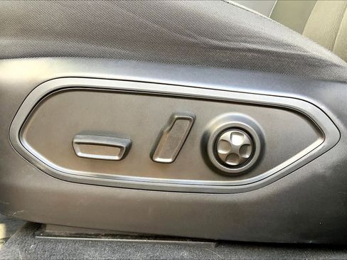 Used 2023 Jeep Grand Cherokee Laredo w/ Luxury Tech Group I image 33