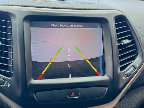 Used 2016 Jeep Cherokee Limited w/ Luxury Group image 9