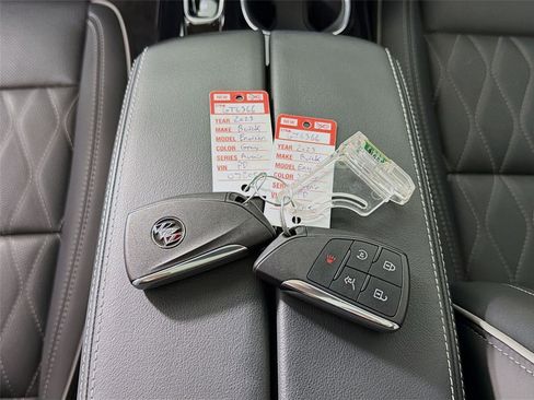 Used 2023 Buick Envision Avenir image 34