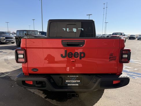 Used 2024 Jeep Gladiator Sport image 23