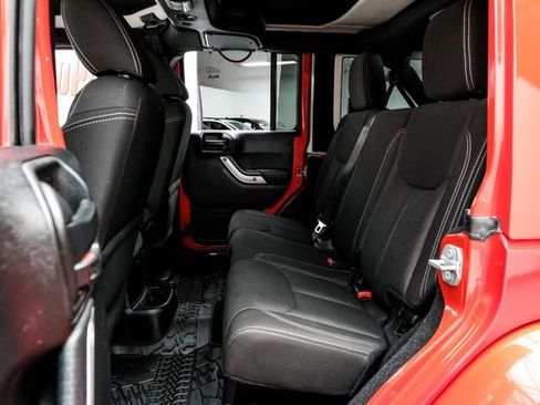 Used 2017 Jeep Wrangler Unlimited Sahara w/ Connectivity Group image 35