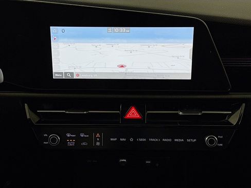Used 2023 Kia Niro EX image 13